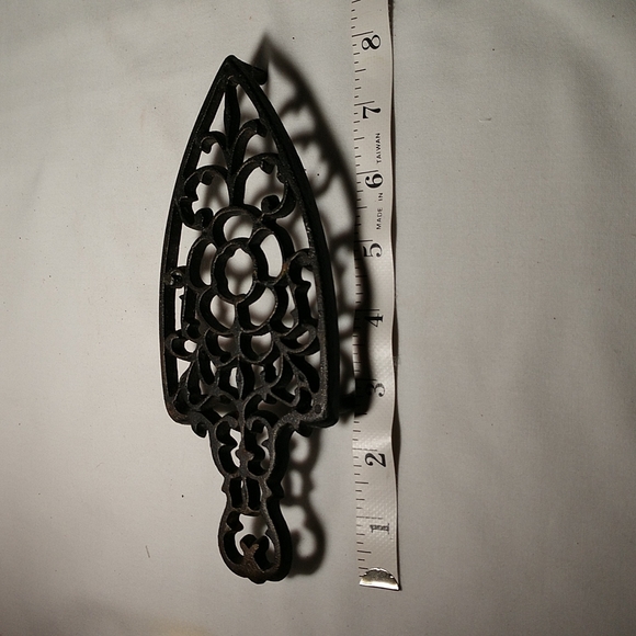 Vintage Cast Iron Footed Trivet - Picture 2 of 8